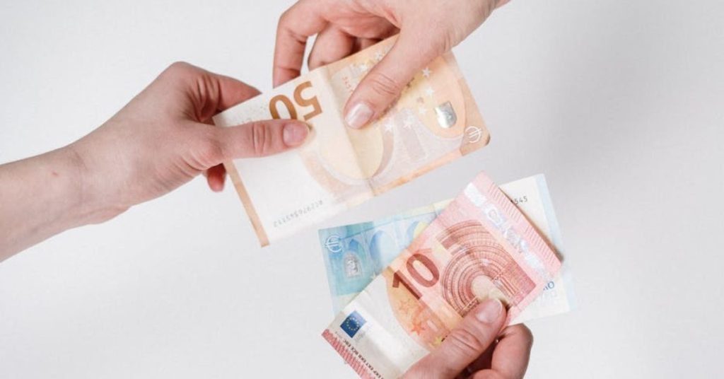 Noir euro dinar