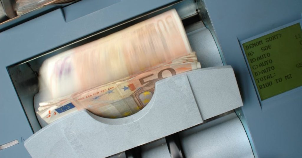 Dinar euro noir