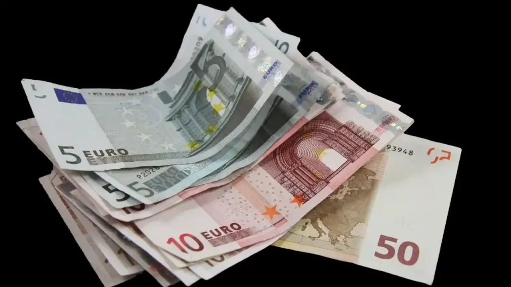 euro dinar 25 août